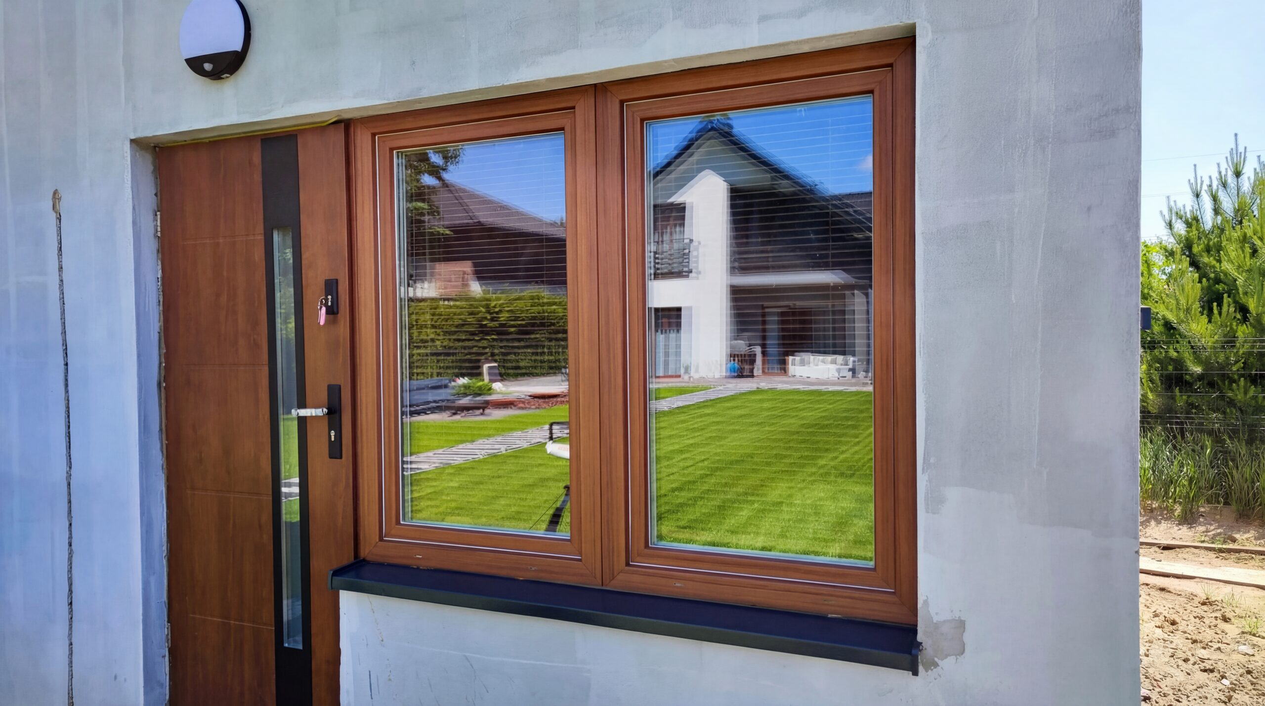 Oklejanie folią drzwi, wind, ram okiennych