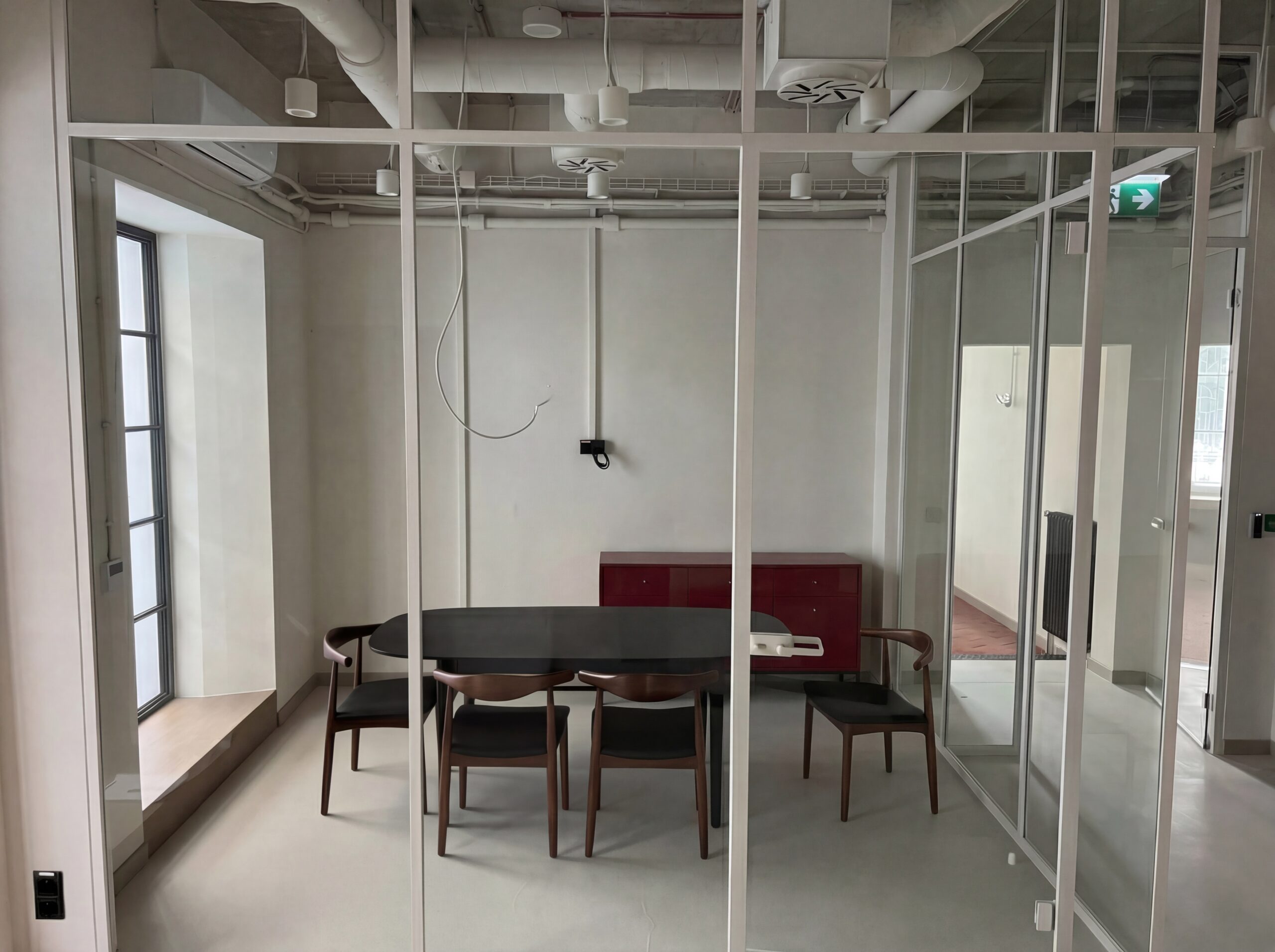 Folia antypodsłuchowa na okna i szyby